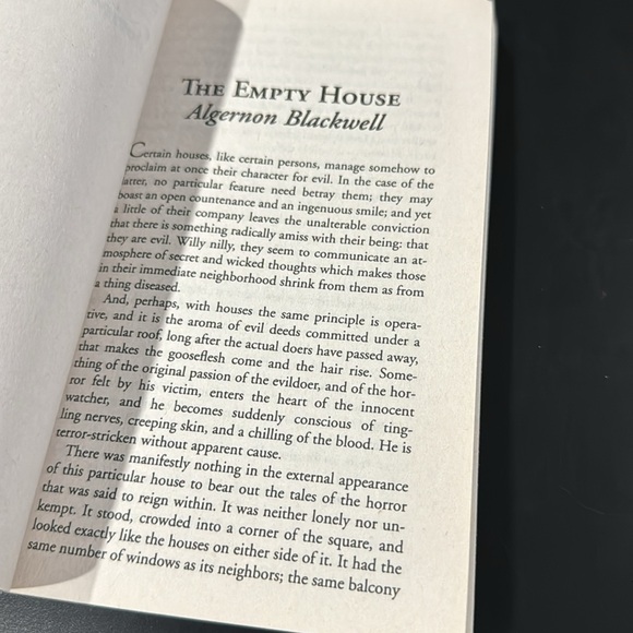 Scholastic Classics: The Best Ghost Stories Ever - Paperback Novel - Picture 9 of 10